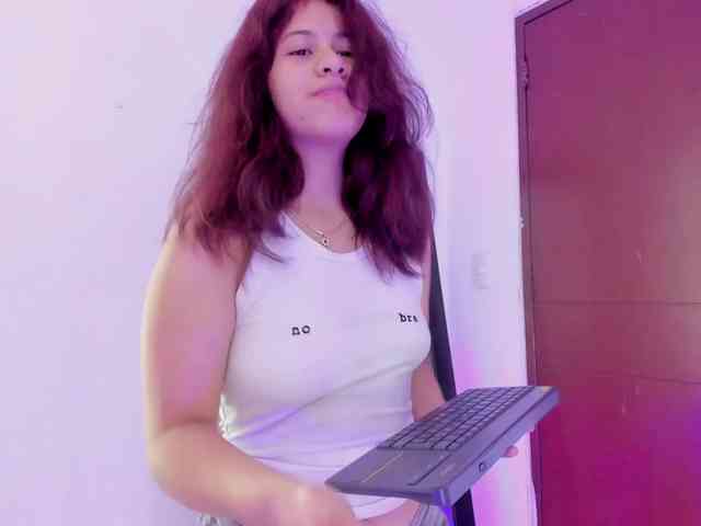 miaqueen021 webcam