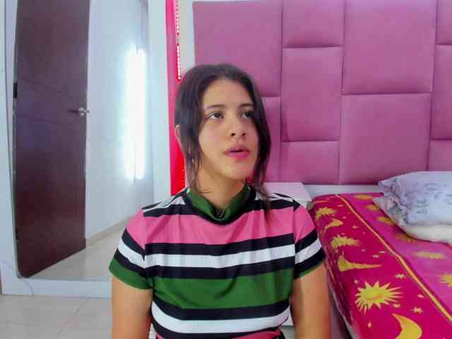 miaqueen021 webcam