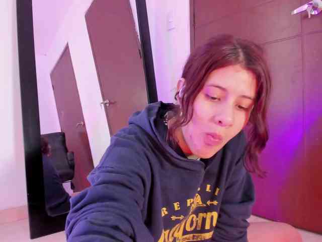 miaqueen021 webcam