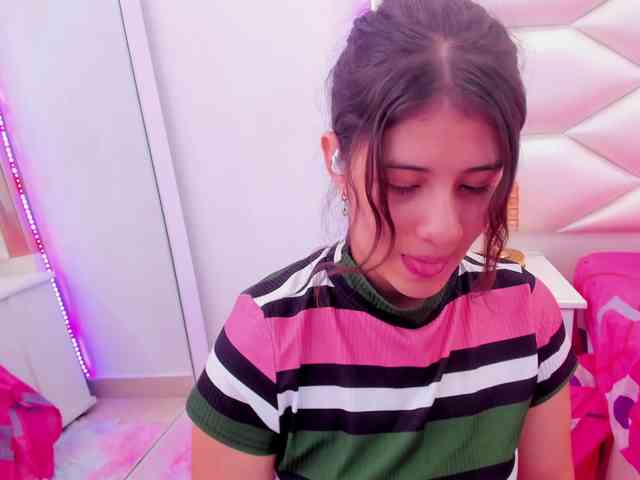 miaqueen021 webcam