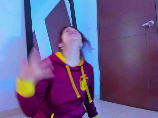 miaqueen021 webcam