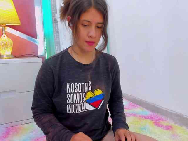 miaqueen021 webcam