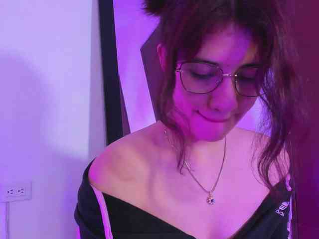 miaqueen021 webcam