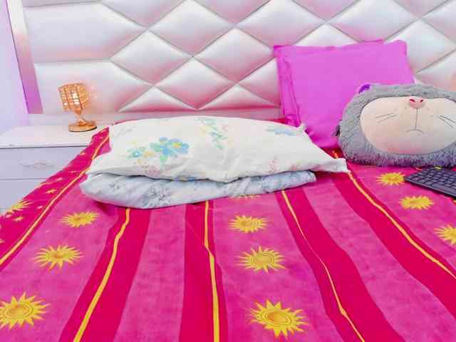 miaqueen021 webcam