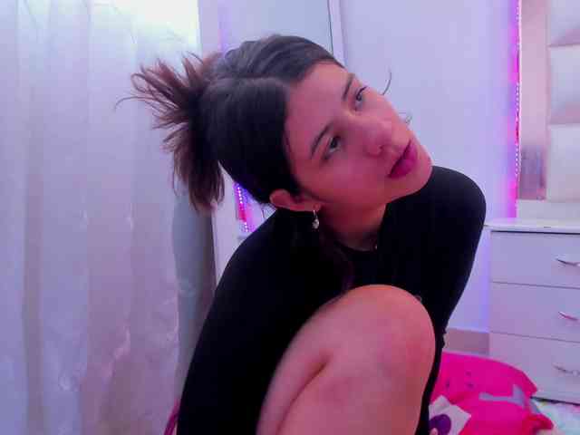 miaqueen021 webcam