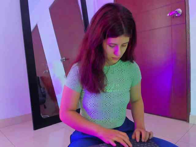 miaqueen021 webcam
