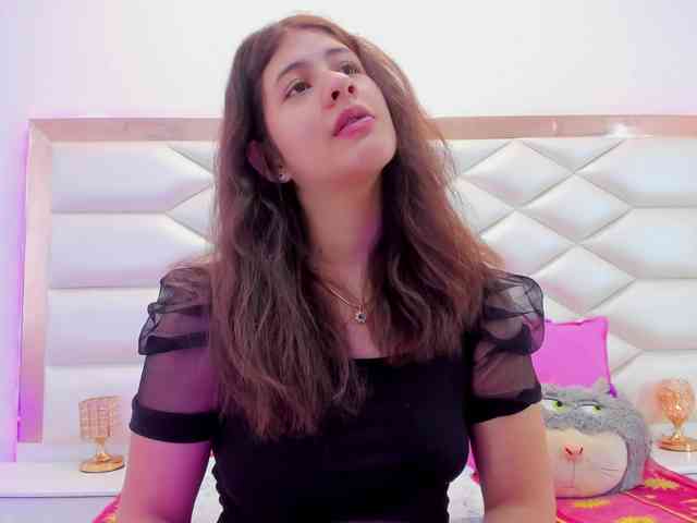 miaqueen021 webcam