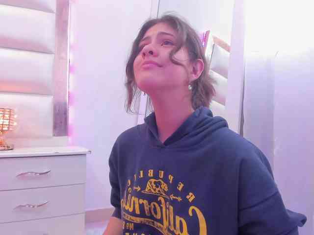 miaqueen021 webcam