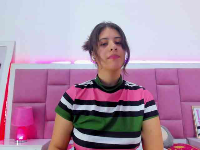 miaqueen021 webcam