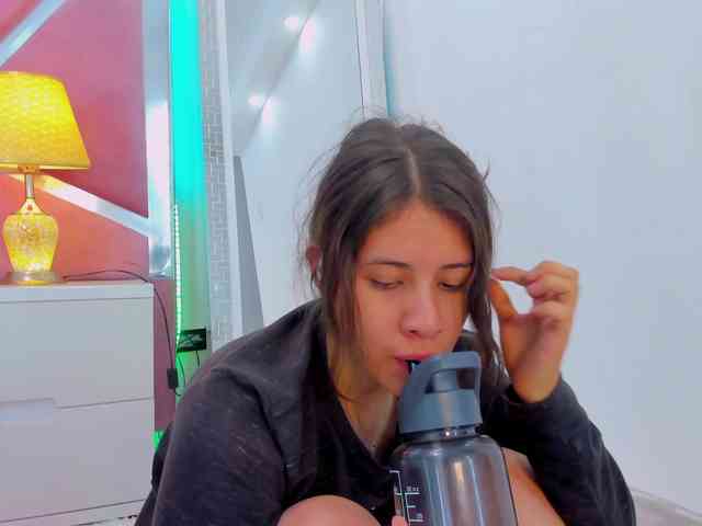 miaqueen021 webcam