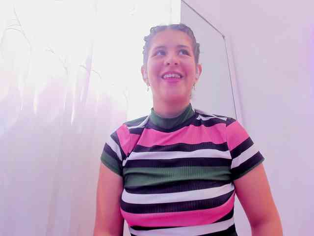 miaqueen021 webcam