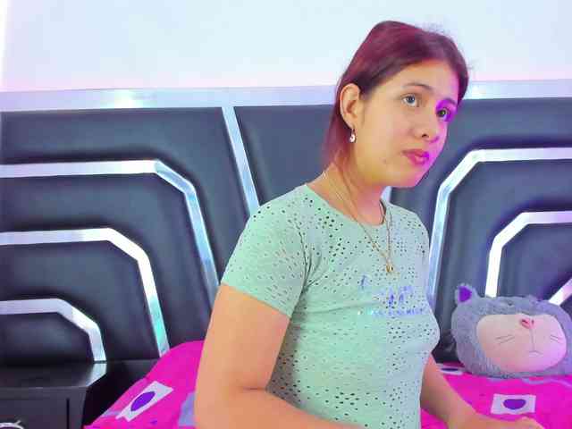 miaqueen021 webcam