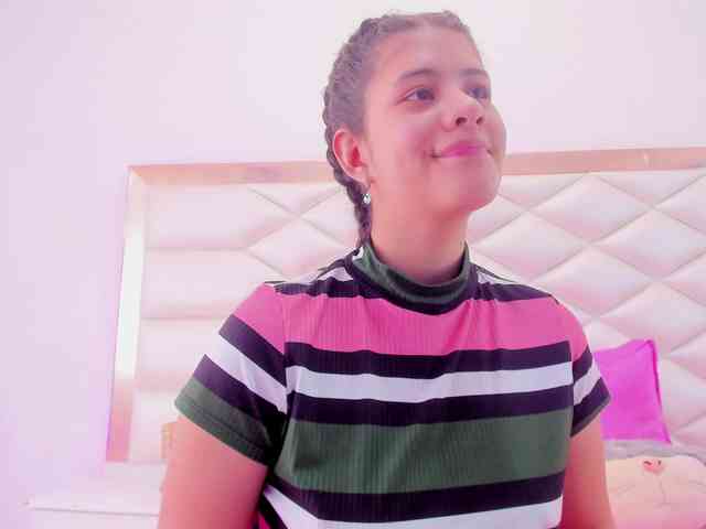 miaqueen021 webcam