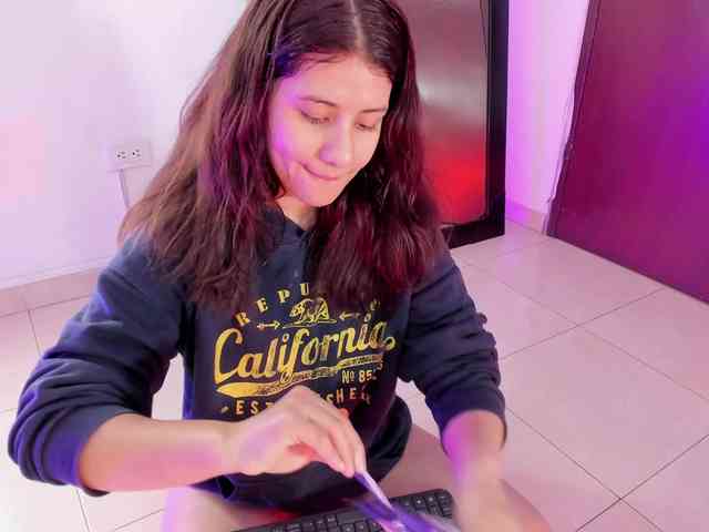 miaqueen021 webcam