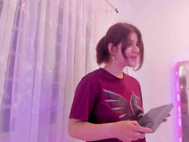 miaqueen021 webcam