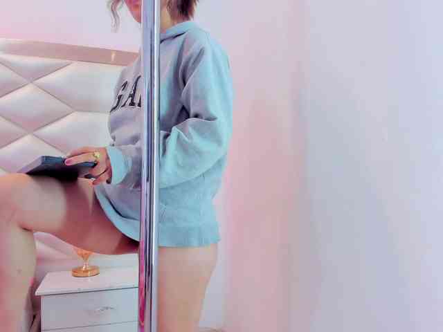 miaqueen021 webcam