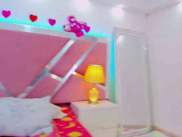 miaqueen021 webcam