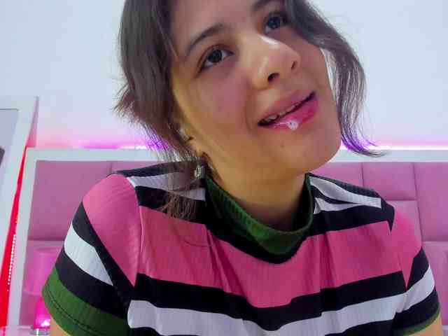 miaqueen021 webcam