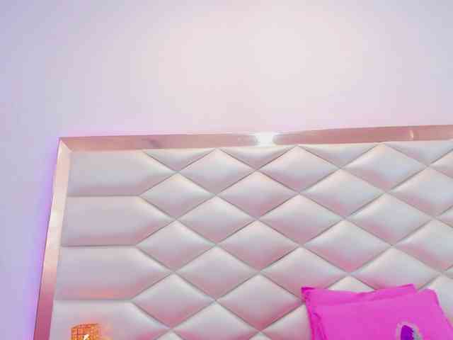 miaqueen021 webcam