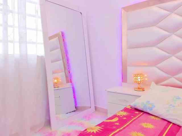 miaqueen021 webcam