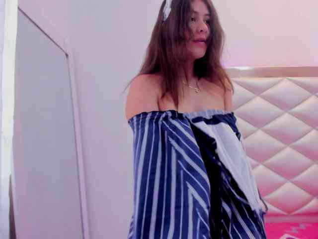 miaqueen021 webcam