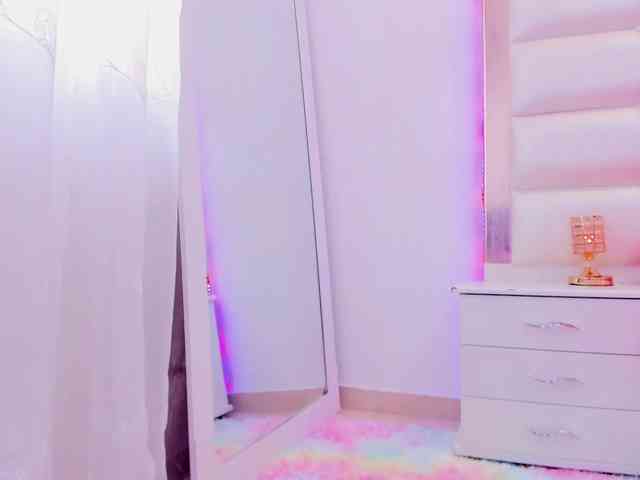 miaqueen021 webcam