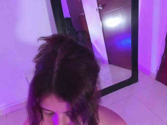 miaqueen021 webcam