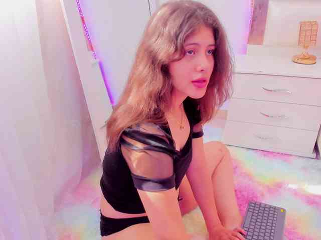 miaqueen021 webcam