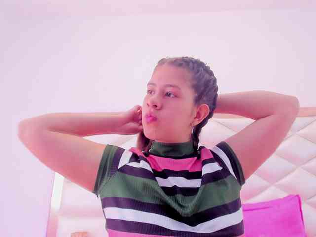 miaqueen021 webcam