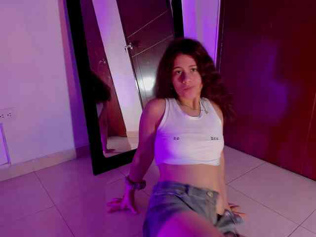 miaqueen021 webcam