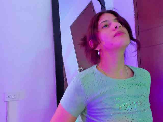 miaqueen021 webcam