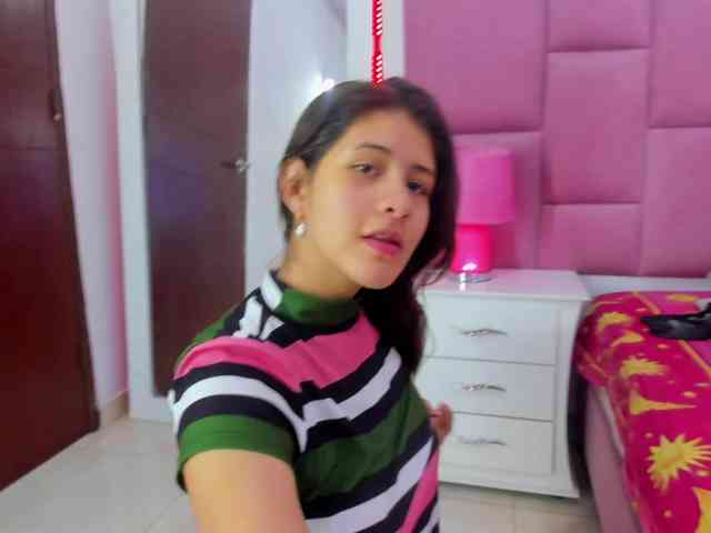 miaqueen021 webcam