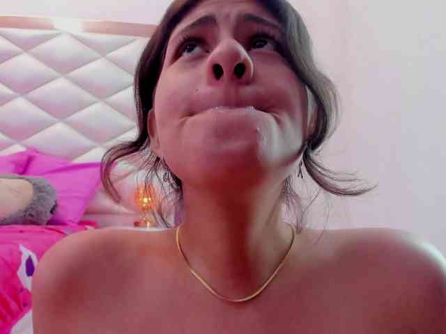 miaqueen021 webcam