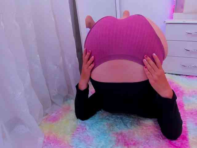 miaqueen021 webcam