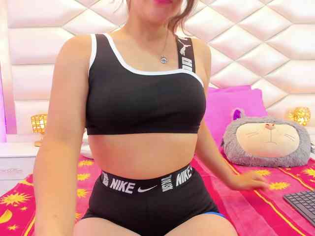miaqueen021 webcam