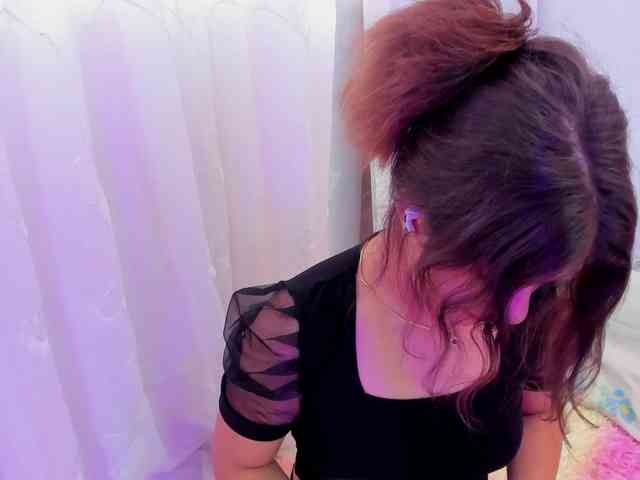 miaqueen021 webcam