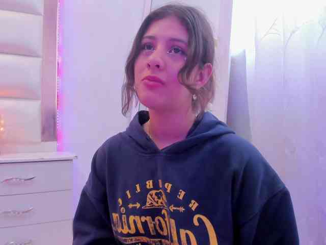 miaqueen021 webcam
