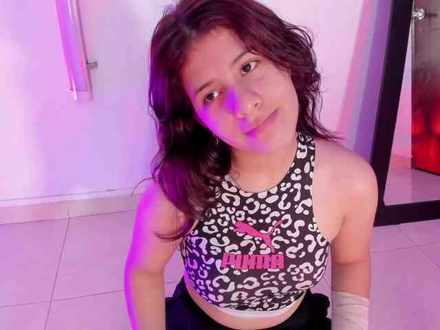 miaqueen021 webcam