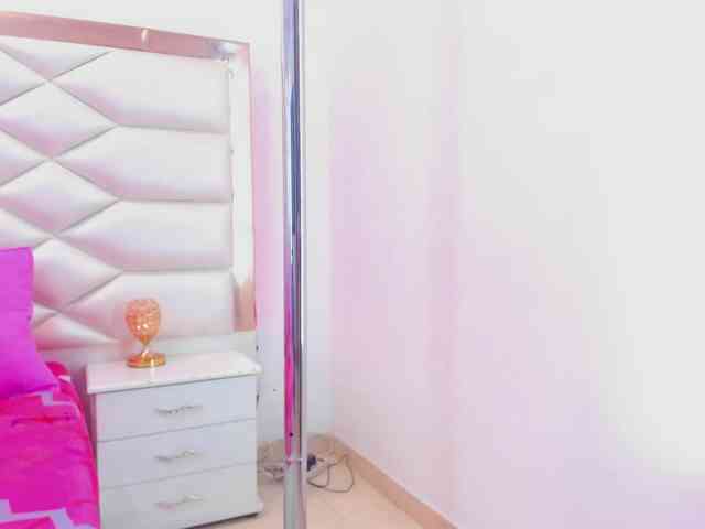 miaqueen021 webcam