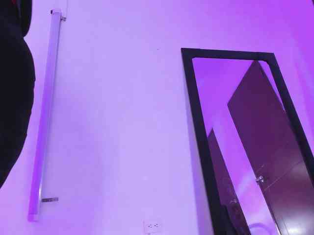 miaqueen021 webcam