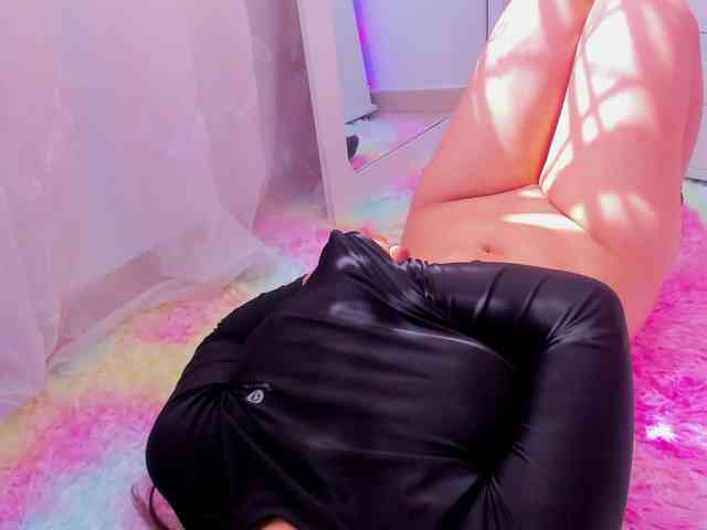 miaqueen021 webcam
