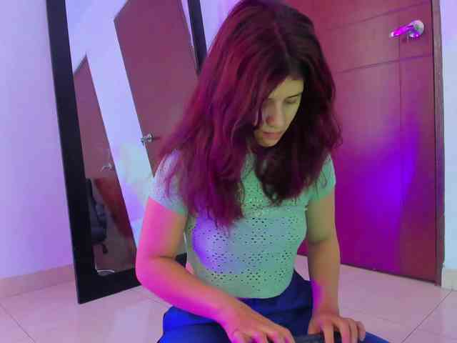 miaqueen021 webcam