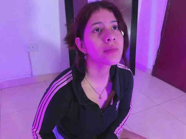 miaqueen021 webcam