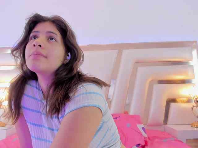 miaqueen021 webcam