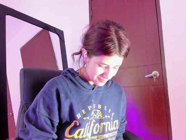 miaqueen021 webcam
