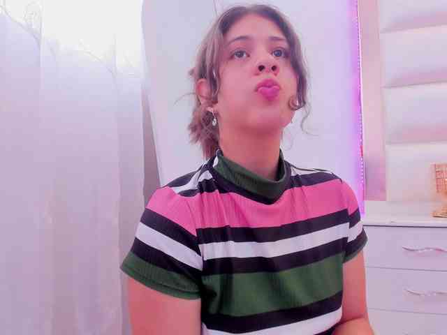 miaqueen021 webcam
