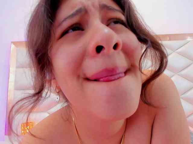miaqueen021 webcam