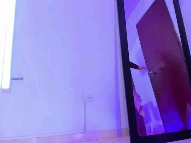 miaqueen021 webcam