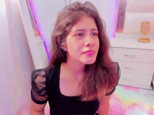 miaqueen021 webcam