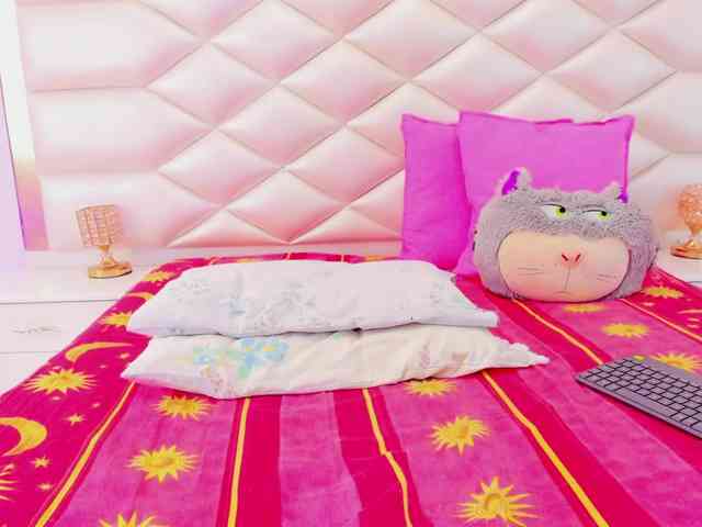 miaqueen021 webcam
